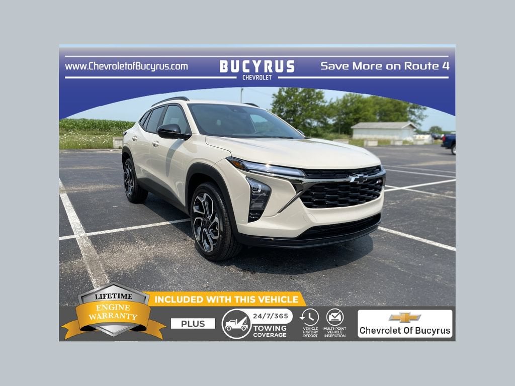 2026 Chevrolet Trax 2RS in White Sands — front three-quarter view